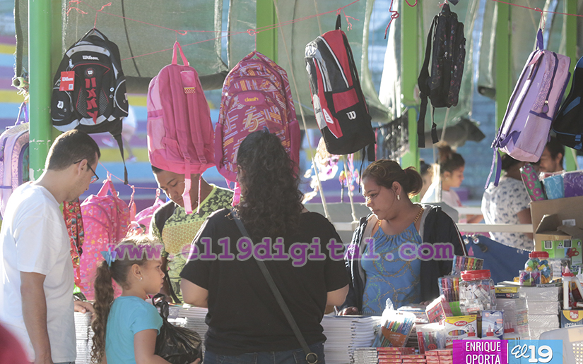 Feria Escolar inicia con entusiasmo