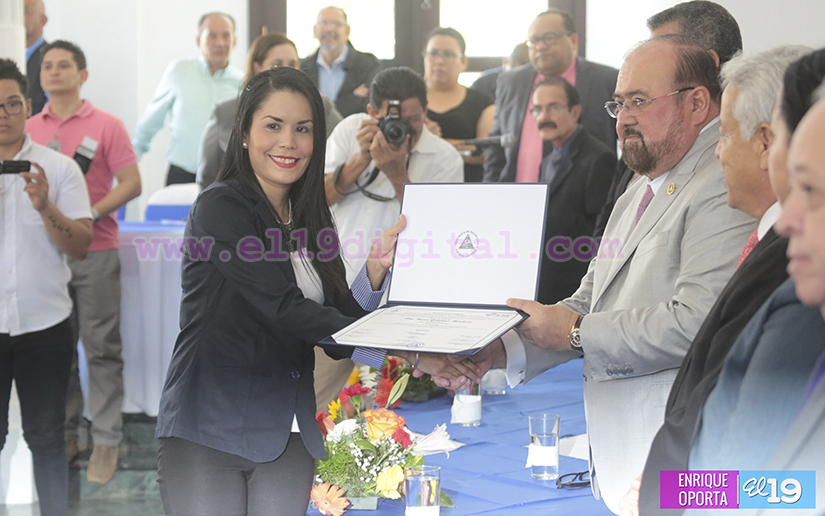 CSE juramenta y acredita a diputados ante el Parlacen