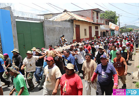 Pueblo de Masaya participa en tradición del Palo Lucio