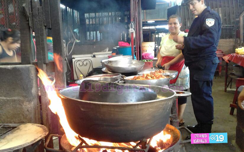 Bomberos continúan inspecciones a tramos de comiderias en el mercado Oriental