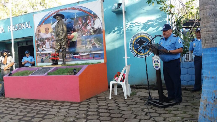Policía de León rinde homenaje a Rubén Darío 