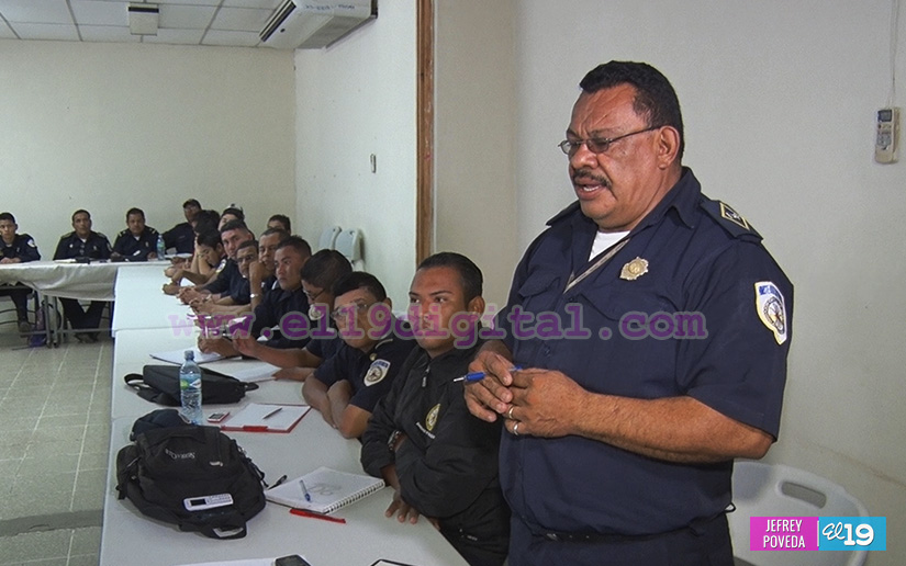Bomberos refuerzan conocimientos sobre manejo adecuado de cilindros de gas