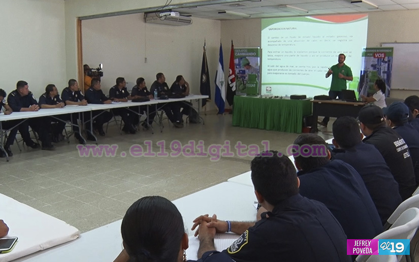 Bomberos refuerzan conocimientos sobre manejo adecuado de cilindros de gas