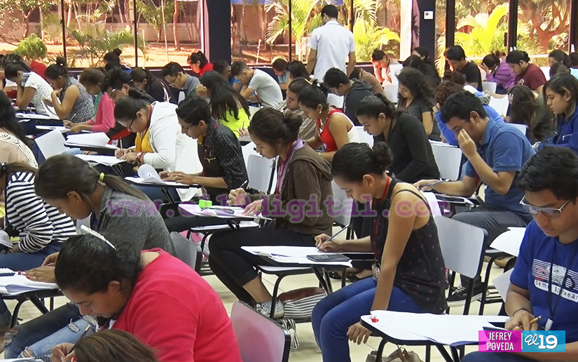 Miles en busca del sueño de estudiar una carrera universitaria