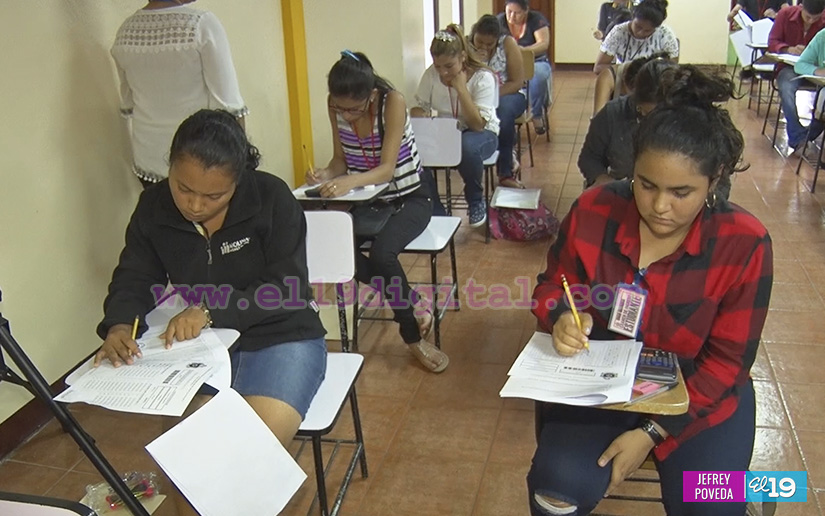 Miles en busca del sueño de estudiar una carrera universitaria