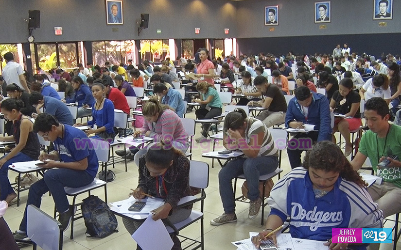 Miles en busca del sueño de estudiar una carrera universitaria