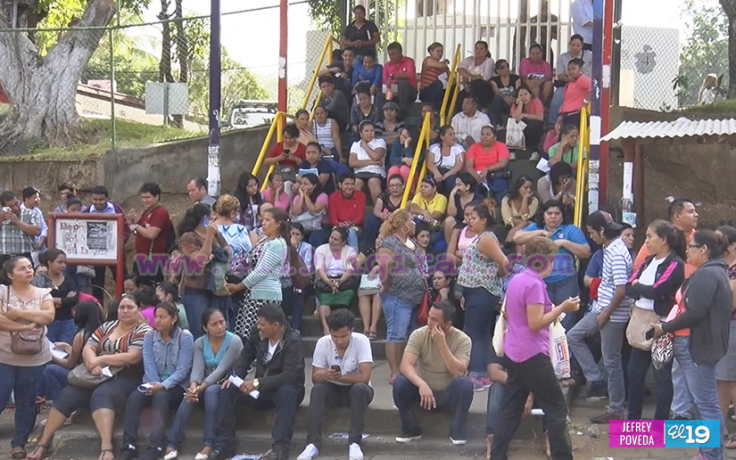 Miles en busca del sueño de estudiar una carrera universitaria