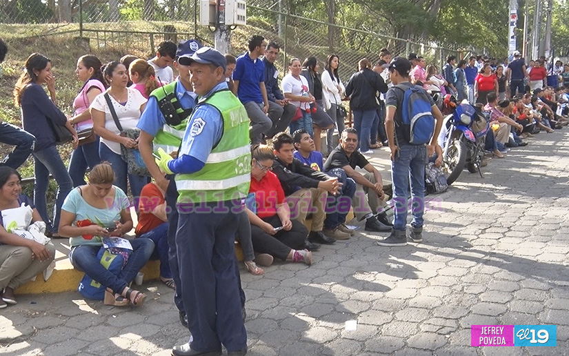 Miles en busca del sueño de estudiar una carrera universitaria