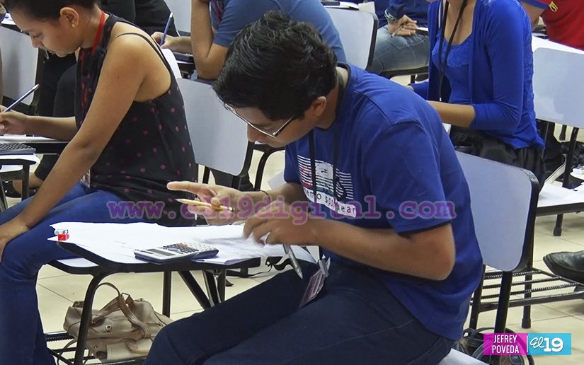 Miles en busca del sueño de estudiar una carrera universitaria
