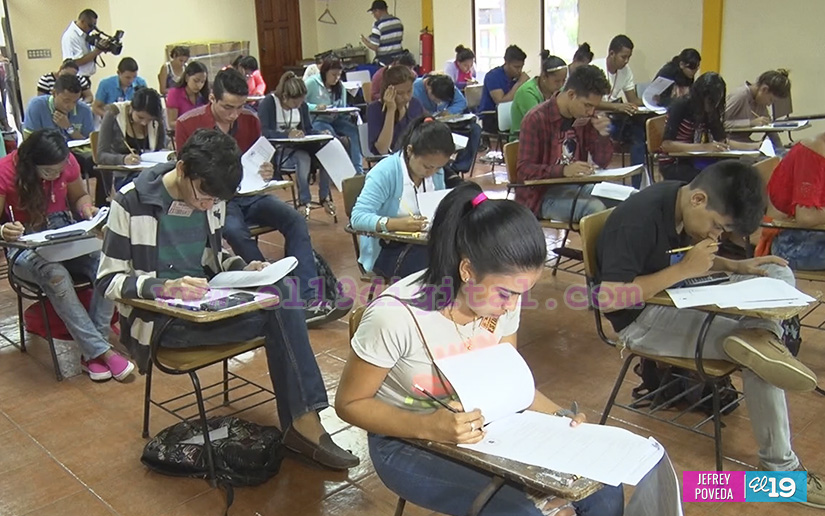 Miles en busca del sueño de estudiar una carrera universitaria