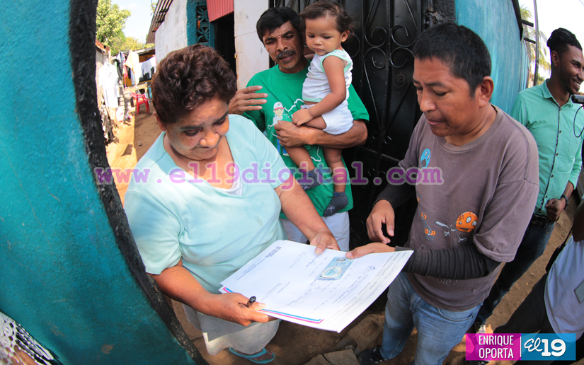 Entregan títulos de propiedad a más familias de Managua