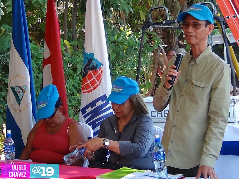 Gobierno lleva proyecto de electrificación a barrios de Granada