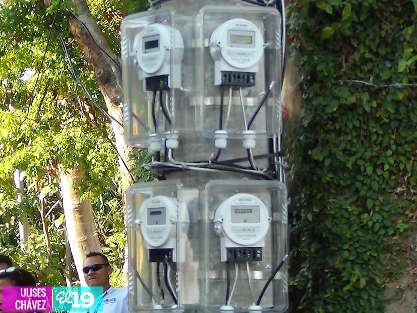 Gobierno lleva proyecto de electrificación a barrios de Granada