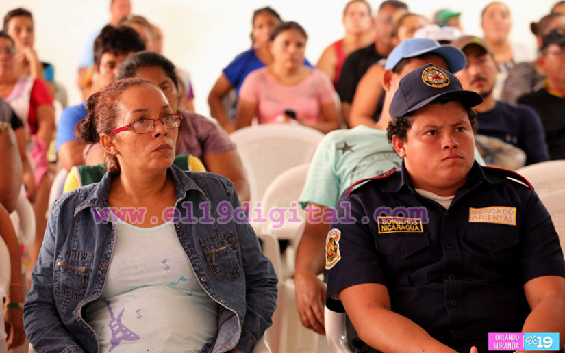 Comerciantes del Oriental conocen medidas para manipular tanques de gas