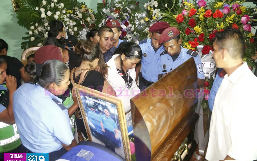 Masatepe da el último adiós al oficial Howard Urbina Flores
