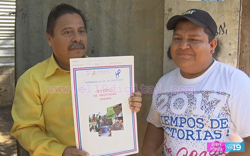 Entrega de títulos de propiedad alegra a las familias en fin de semana