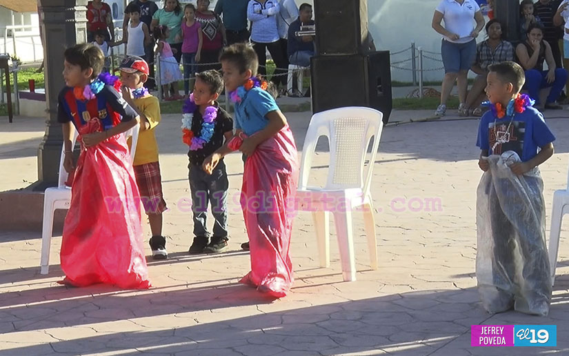 Tarde ambiental con niños en el Parque Acuático