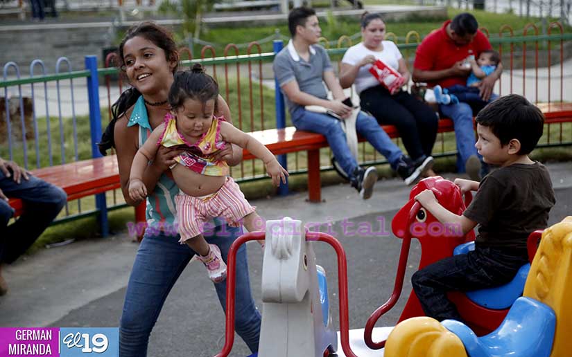 Familias aprovechan último fin de semana de enero para visitar la Avenida de Bolívar a Chávez