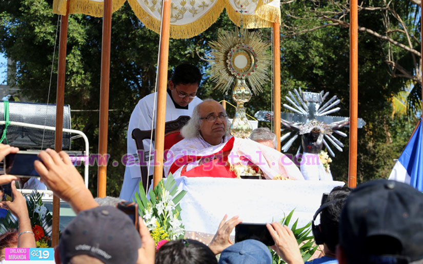 Masaya se desborda en Procesión de Cristo Rey