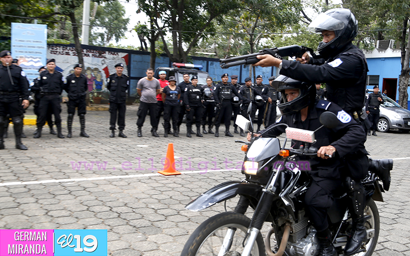 Capacitan a agentes policiales