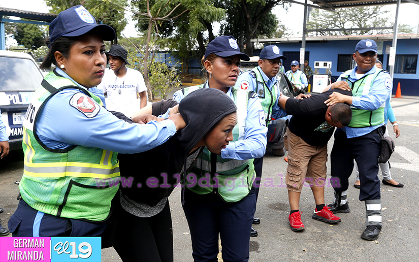 Capacitan a agentes policiales