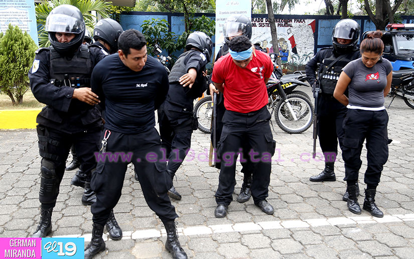 Capacitan a agentes policiales