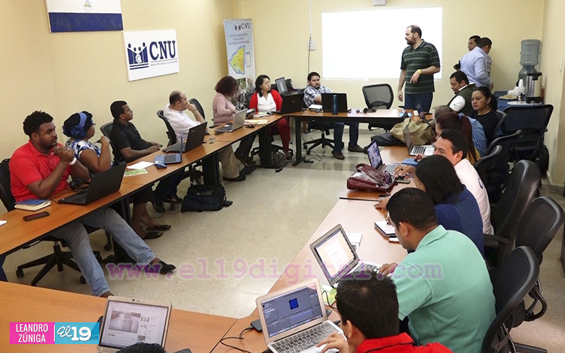 Universidad en Línea da detalles de sus 45 carreras y cursos y del proceso de matrícula