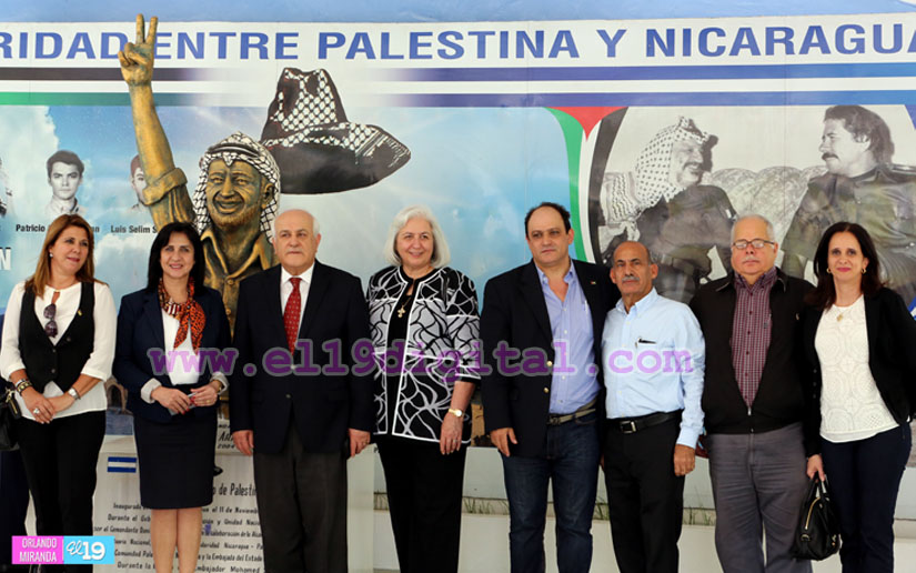 Comité de Palestina ONU deposita ofrenda floral en monumento a Yasser Arafat