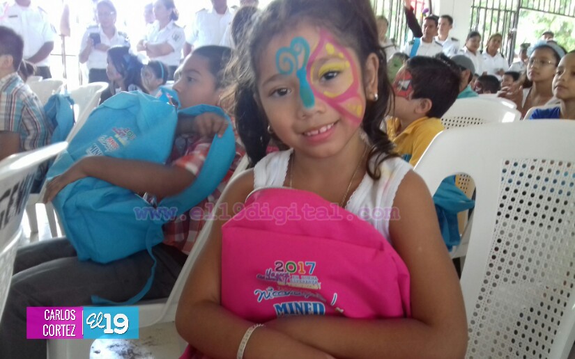 Entregan paquetes escolares a servidores públicos del Sistema Penitenciario