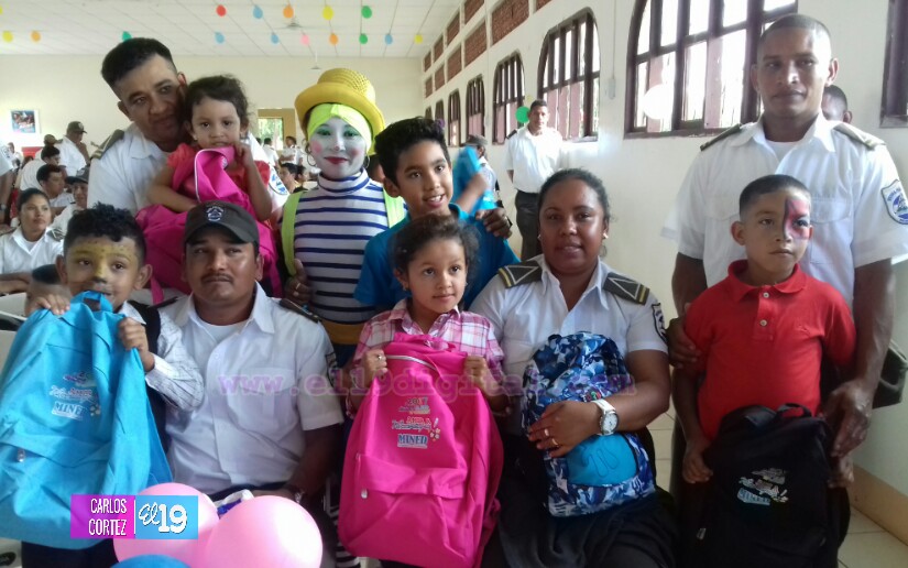 Entregan paquetes escolares a servidores públicos del Sistema Penitenciario
