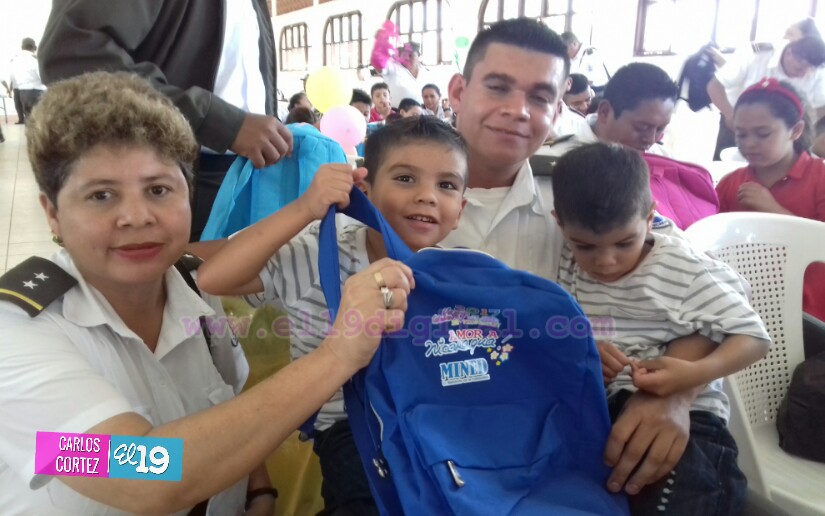 Entregan paquetes escolares a servidores públicos del Sistema Penitenciario