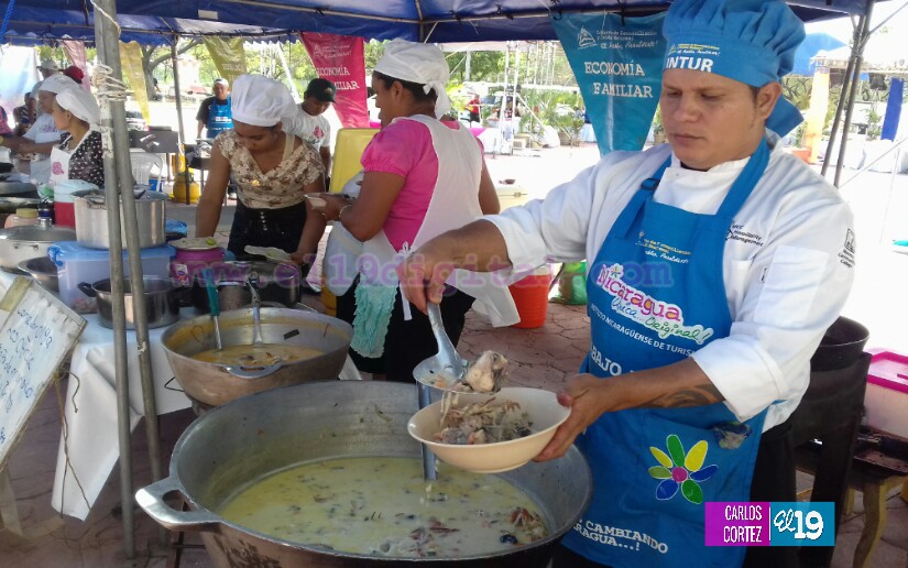 Feria del Mar seduce con sus comidas a las familias nicaragüenses