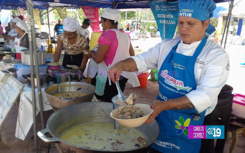 Feria del Mar seduce con sus comidas a las familias nicaragüenses