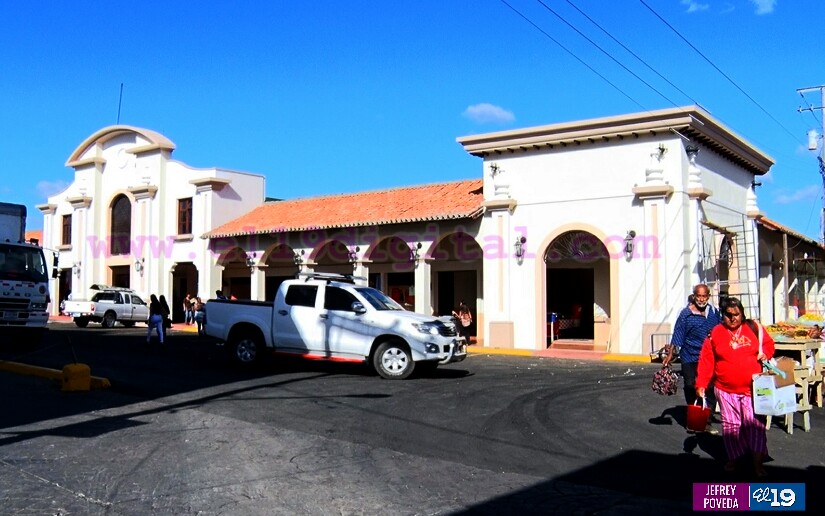 Leoneses inauguran remodelación de Mercado Raúl Cabezas