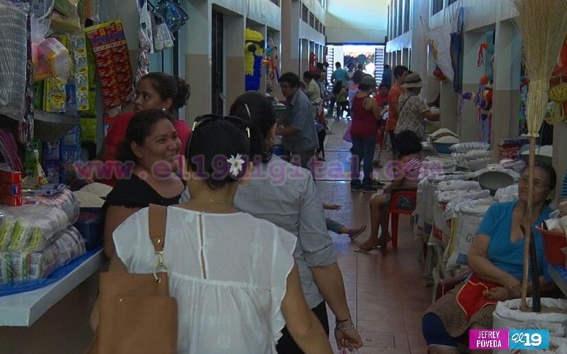 Leoneses inauguran remodelación de Mercado Raúl Cabezas