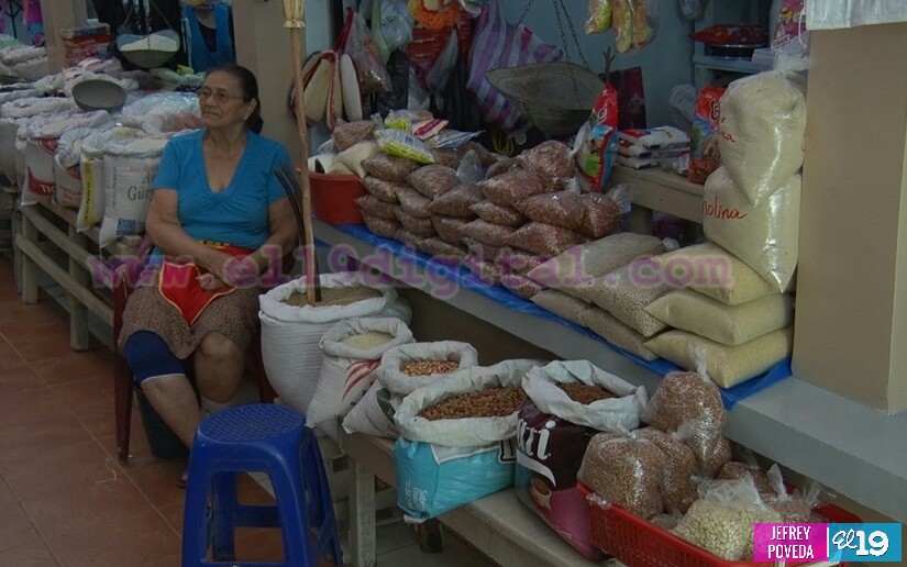 Leoneses inauguran remodelación de Mercado Raúl Cabezas