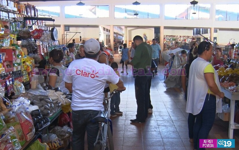 Leoneses inauguran remodelación de Mercado Raúl Cabezas