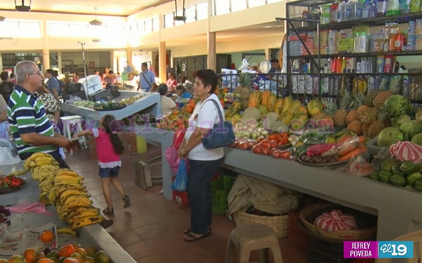 Leoneses inauguran remodelación de Mercado Raúl Cabezas