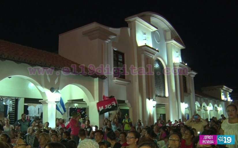 Leoneses inauguran remodelación de Mercado Raúl Cabezas