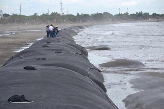 Inauguran primera etapa del dique costero de Corinto