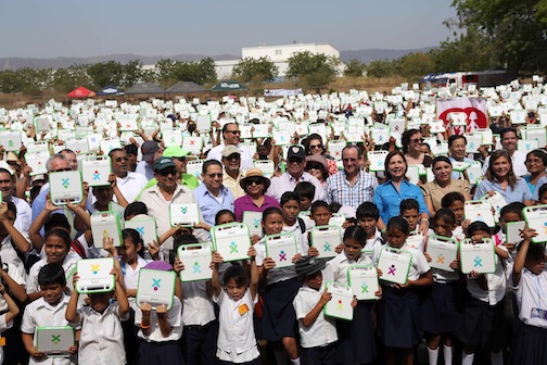 Miles de niños reciben una computadora XO en ciudad Sandino