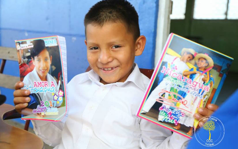 Paquetes escolares llegan a niños de las comunidades rurales