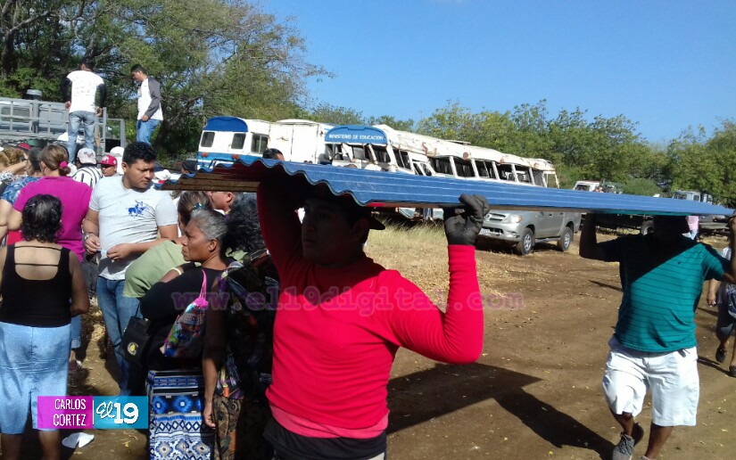Familias de Managua reciben con alegría más planes techo