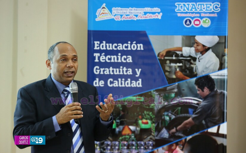 Tutores virtuales participan en el taller metodológico