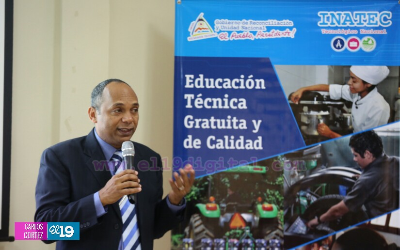 Tutores virtuales participan en el taller metodológico