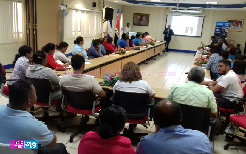 Tutores virtuales participan en el taller metodológico