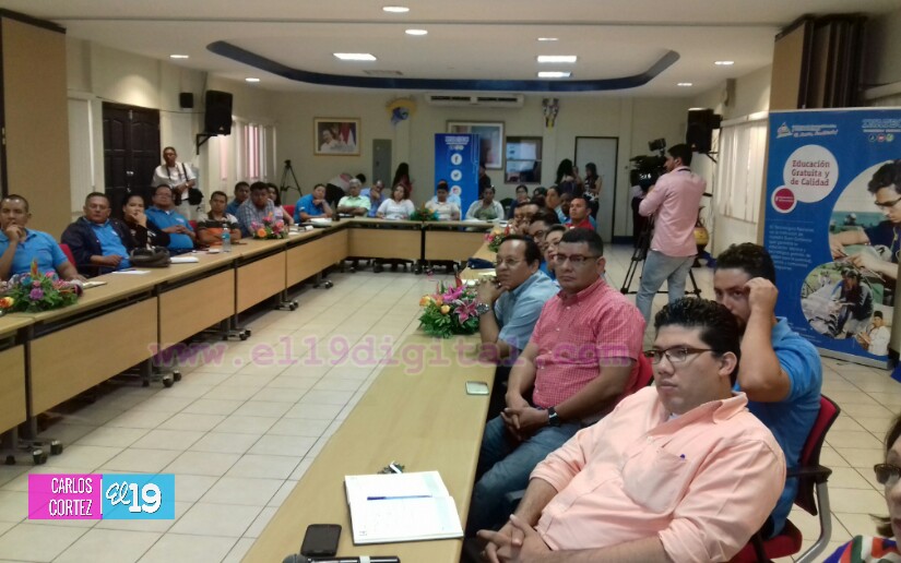 Tutores virtuales participan en el taller metodológico