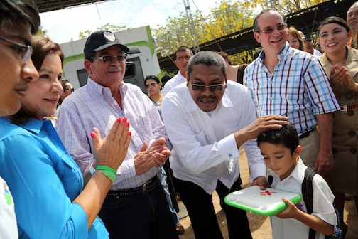 Miles de niños reciben una computadora XO en ciudad Sandino