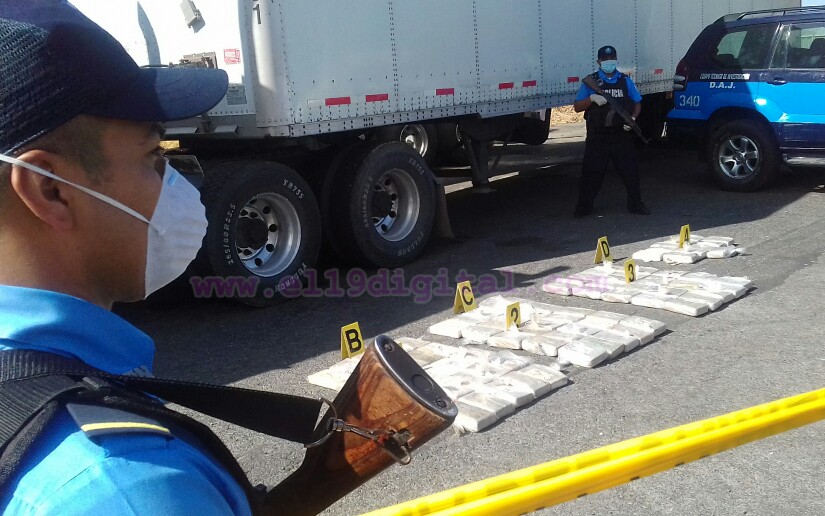 Policía Nacional investiga narcofurgón cargado de cocaína