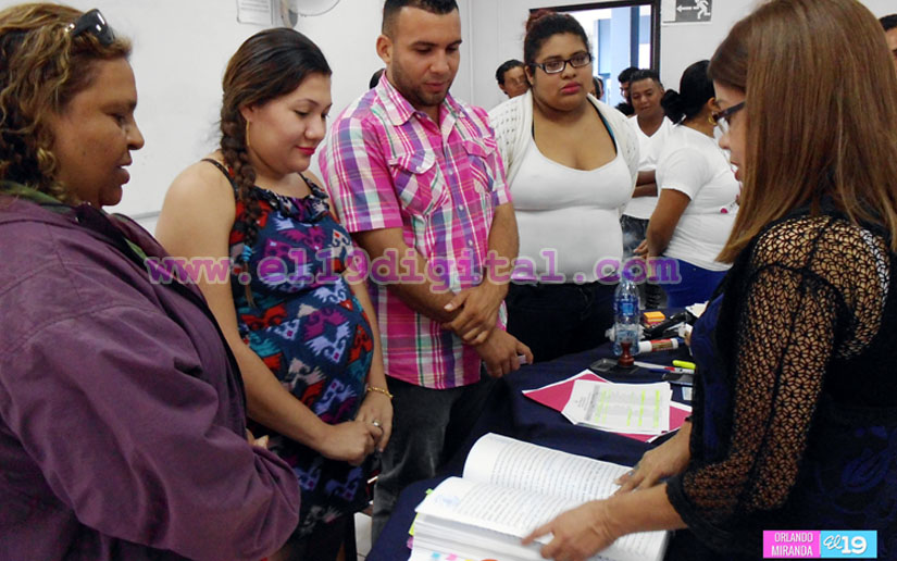 Cientos de parejas dan el “Sí acepto” ante el juez previo a Ya Tu Boda 2017